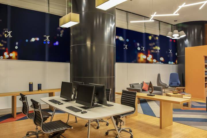 Business Center 34 of 36