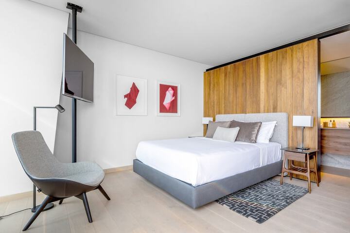 Room 43 of 146