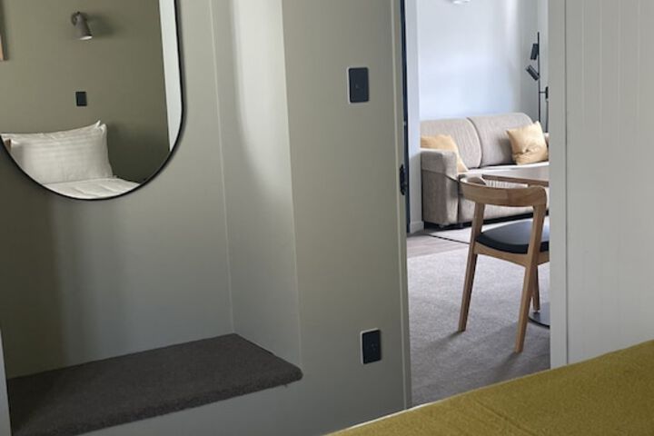 Room 32 of 81