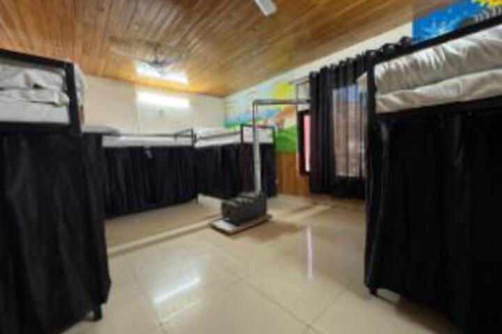 Room 4 of 4