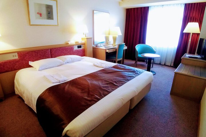Room 10 of 33