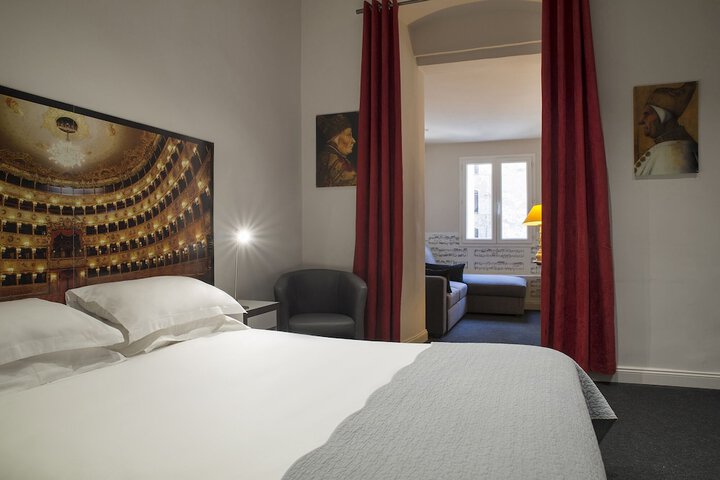 Room 4 of 16