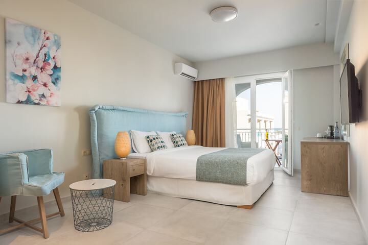 Room 10 of 24