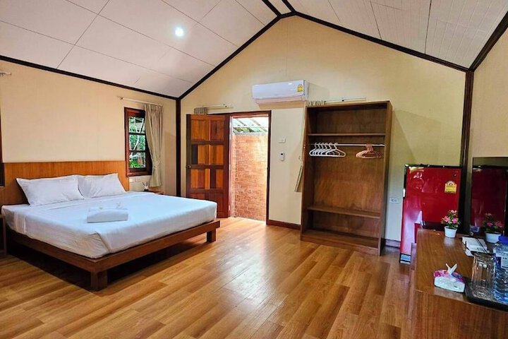 Room 4 of 68