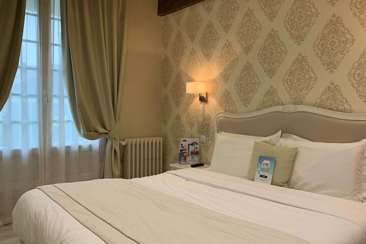 Room 148 of 225