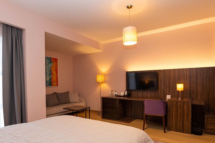 Room 14 of 25