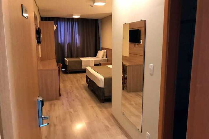 Room 32 of 64