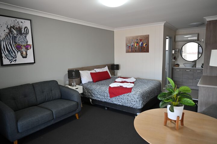 Room 4 of 36