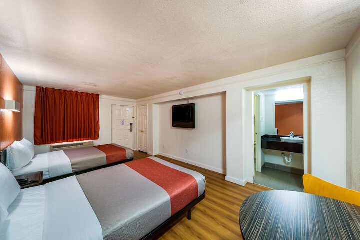 2 Double Beds (4 of 11)