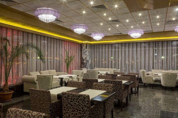 Lounge 98 of 120