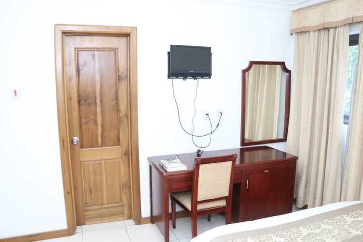 Room 8 of 21
