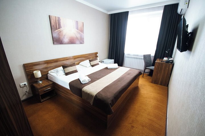 Room 8 of 32