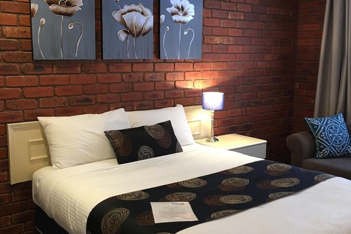 Room 10 of 30