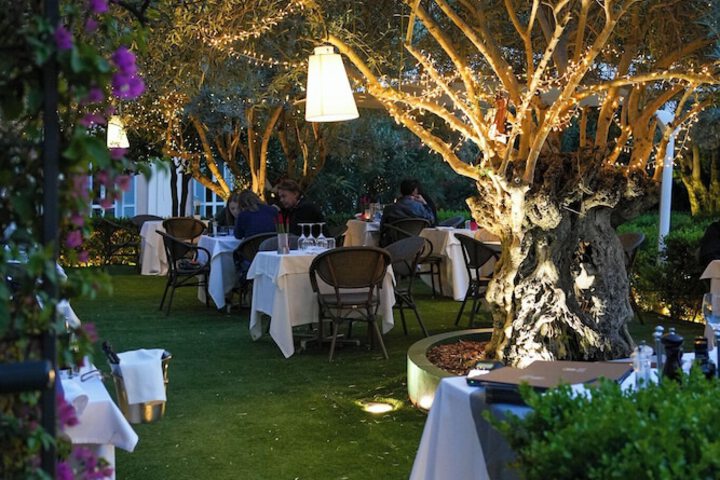 Dining 73 of 106