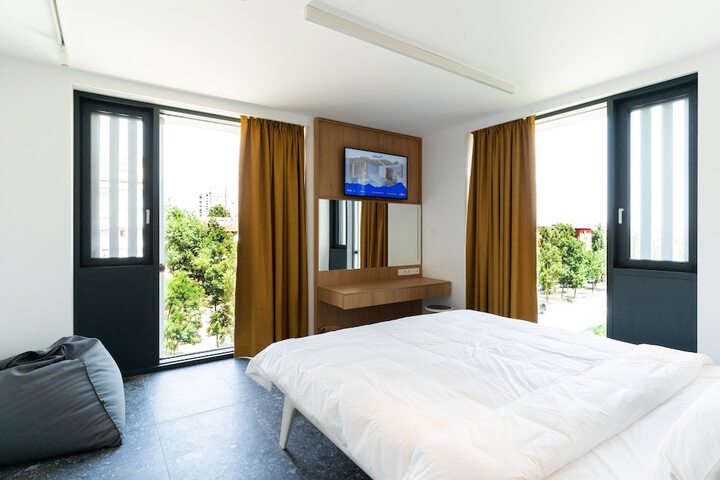 Room 76 of 114