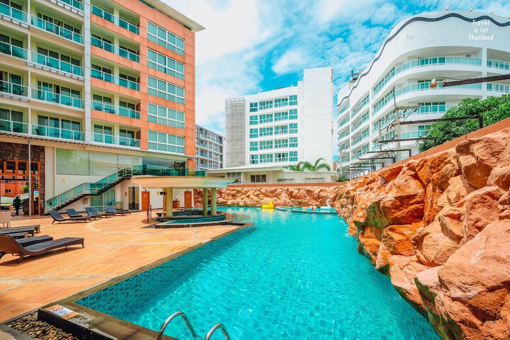 Pool Hotel