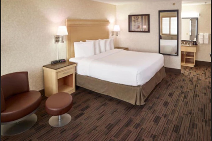 Standard | King Bed (11 of 12)