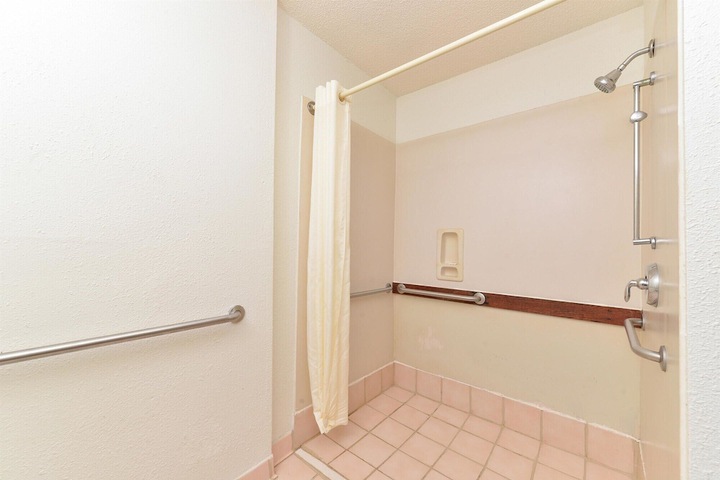 Room 23 of 27