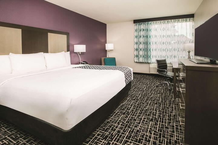 1 King Bed (1 of 18)