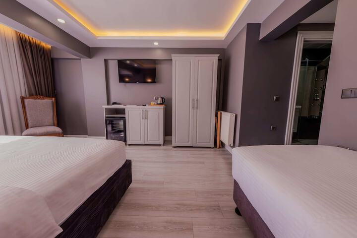 Room 12 of 27