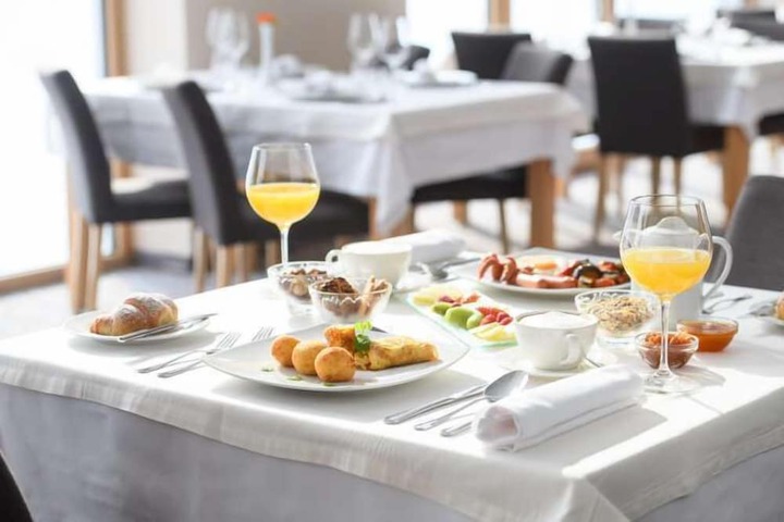 Breakfast/Coffee Service 102 of 123