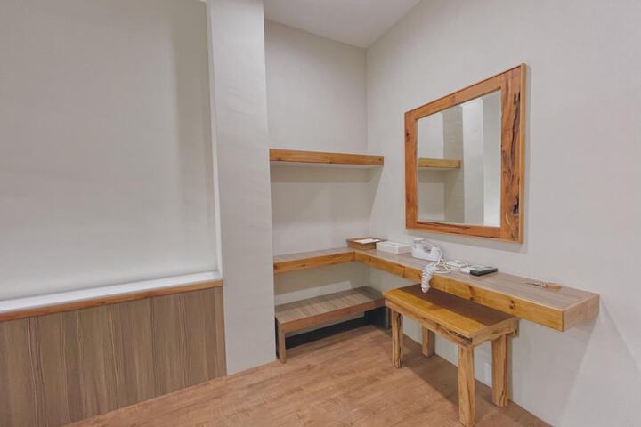 Room 14 of 42