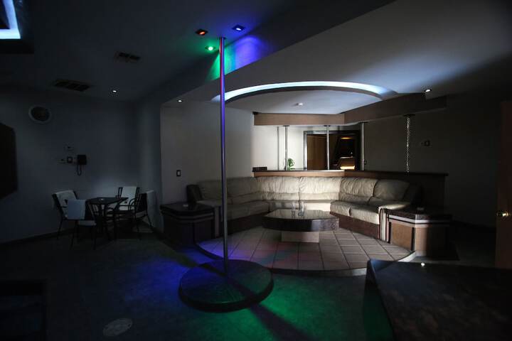 Room 16 of 27