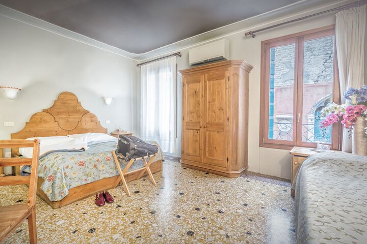 Room 4 of 19