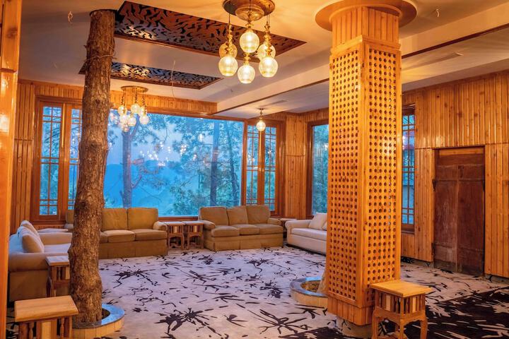 Ballroom/Hall 40 of 60