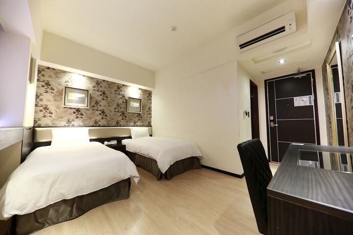 Room 8 of 62