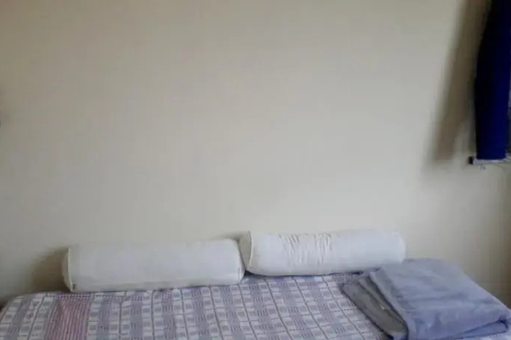 Room 2 of 8