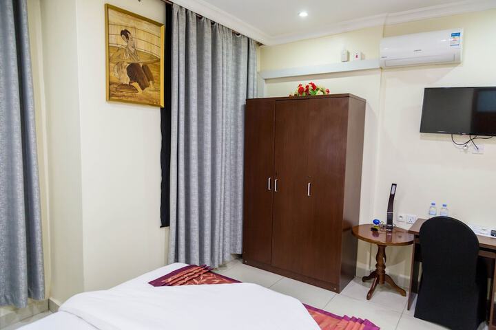Room 42 of 128