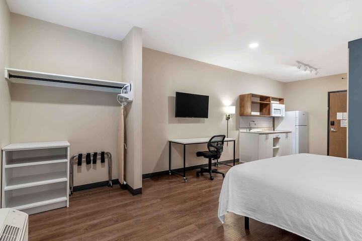 Standard Studio 1 King Bed (4 of 5)