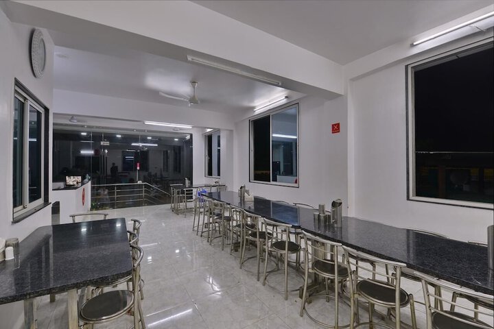 Dining 7 of 11