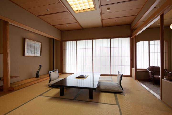 Room 5 of 73