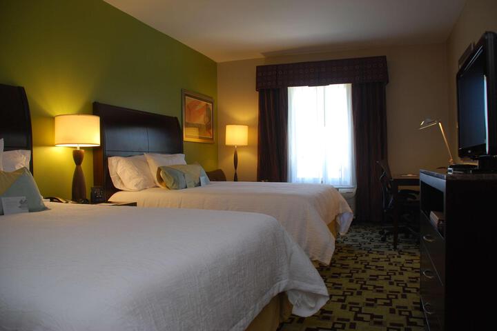 2 Queen Beds (1 of 4)