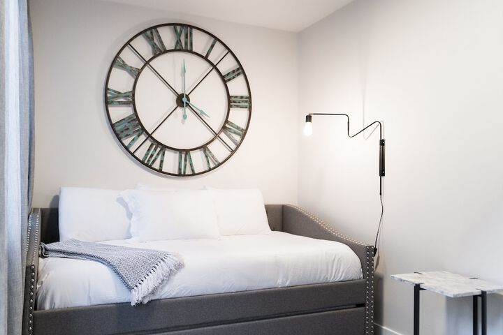 Room 4 of 18