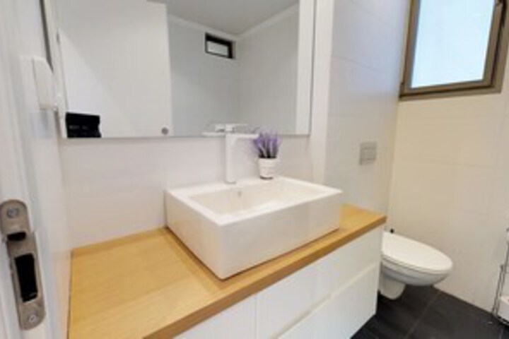 Room 3 of 16