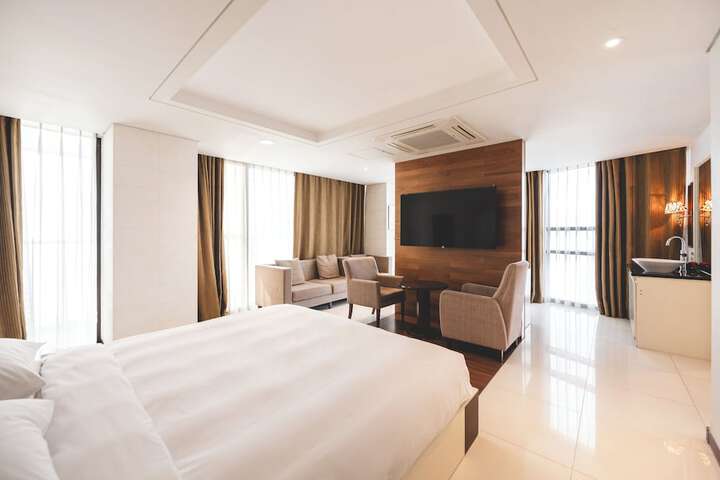 Room 85 of 151
