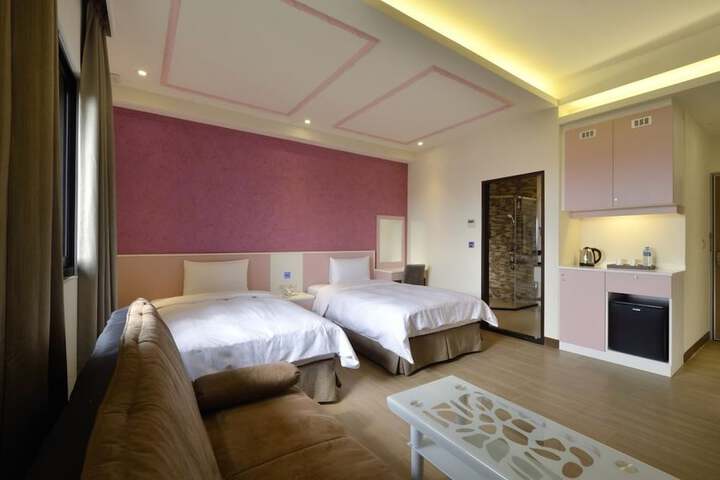 Room 3 of 28