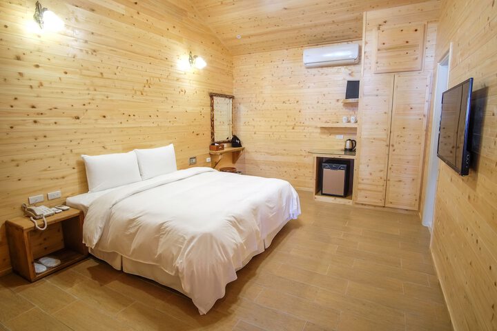 Room 8 of 48
