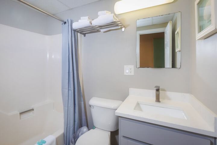 Room 15 of 108
