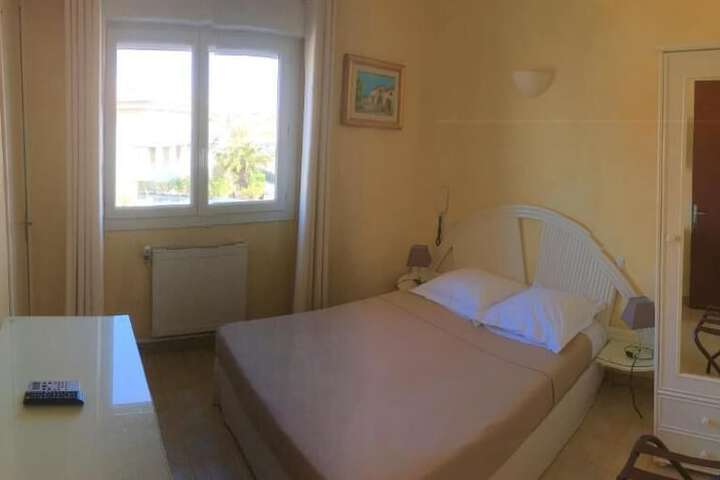Room 15 of 48
