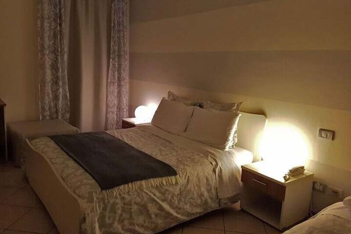 Room 13 of 32