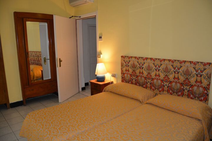 Room 11 of 31