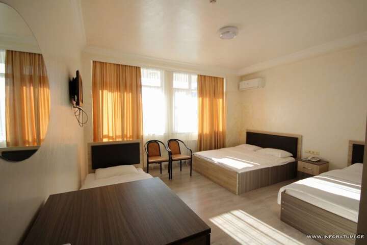 Room 6 of 12