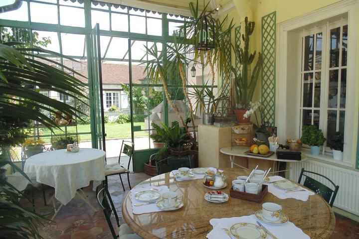 Dining 38 of 71