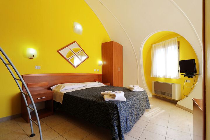 Room 64 of 150