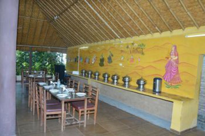 Dining 7 of 16