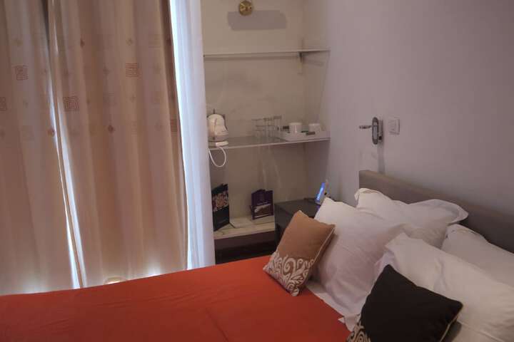 Room 10 of 73